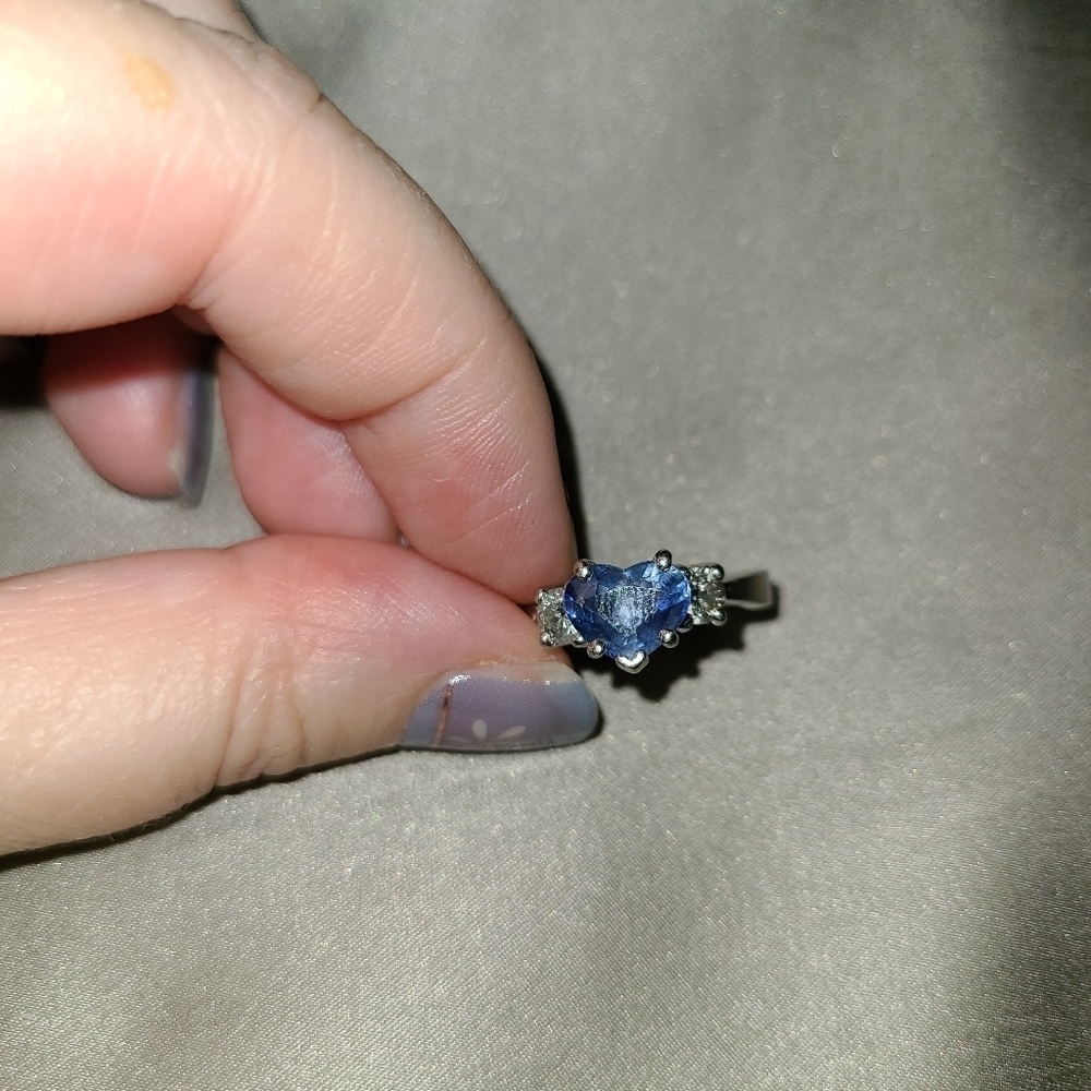 Platinum engagement ring 1.74 carat heart shaped sapphire with natural diamonds - Picture 2 of 11